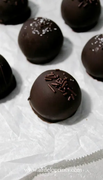 Easy Oreo Balls Recipe - cooking process